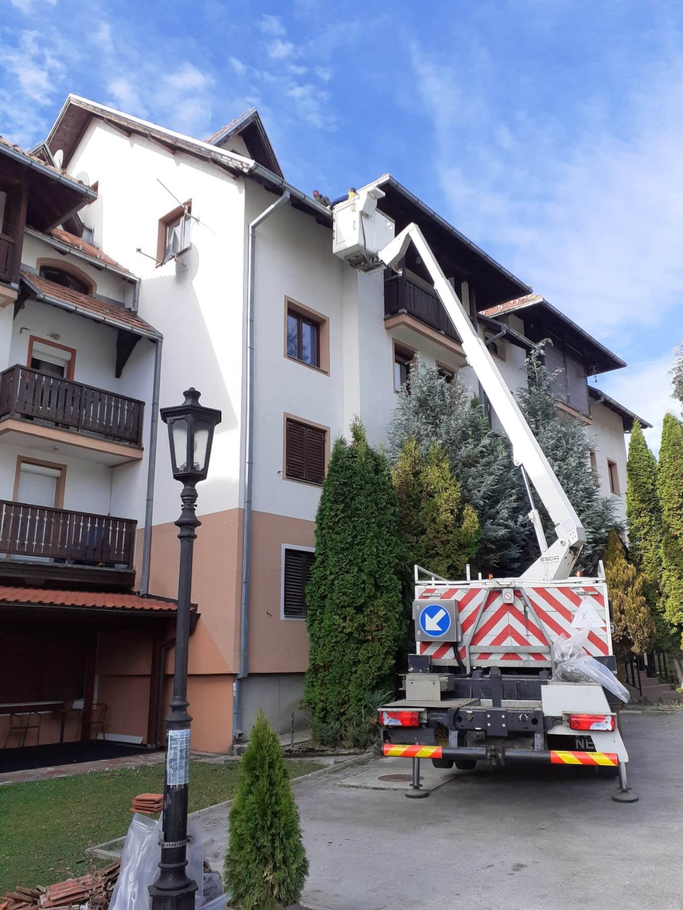 Kamion sa korpom za rad na visini